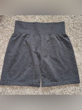 NVGTN Women's High-Waist Bike Shorts in Charcoal Gray